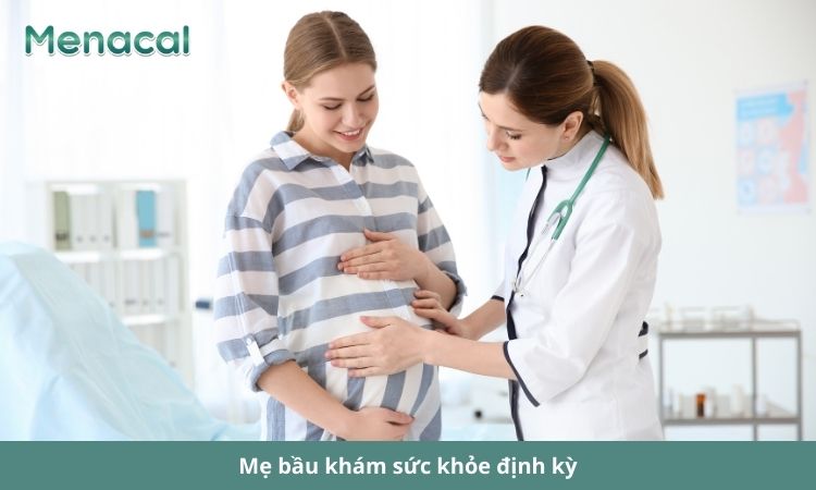 Sản phụ khám sức khỏe định kỳ theo lịch của bác sĩ