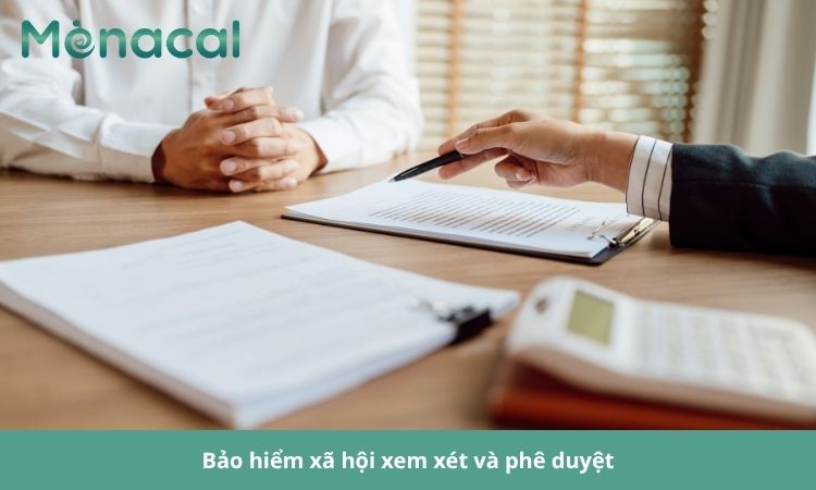 Cơ quan BHXH xem xét hồ sơ, phê duyệt và chi trả theo chế độ