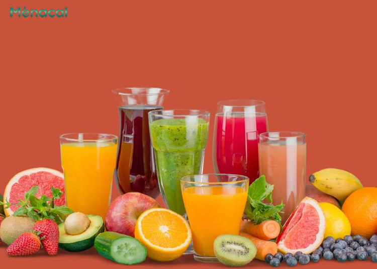 Dùng nước ép trái cây và sinh tố để bổ sung vitamin và khoáng chất tự nhiên khi mệt mỏi
