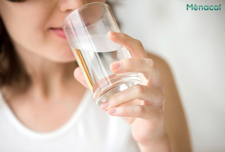 Nước lọc giúp thanh lọc độc tố, thúc đẩy trao đổi chất trong cơ thể