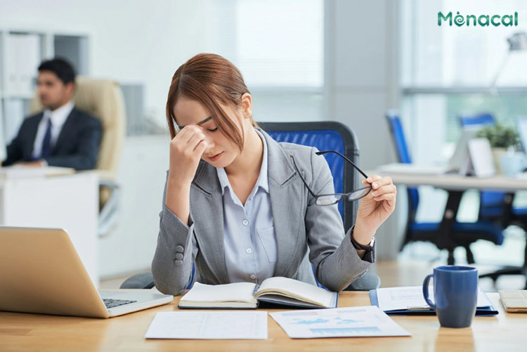 Thiếu ngủ và căng thẳng kéo dài là nguyên nhân gây ra mệt mỏi, chân tay rã rời